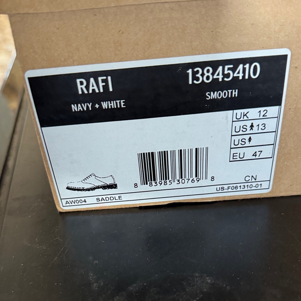 Dr. Martens Black and White Two-Tone Men’s Oxford Shoes - Picture 5 of 5